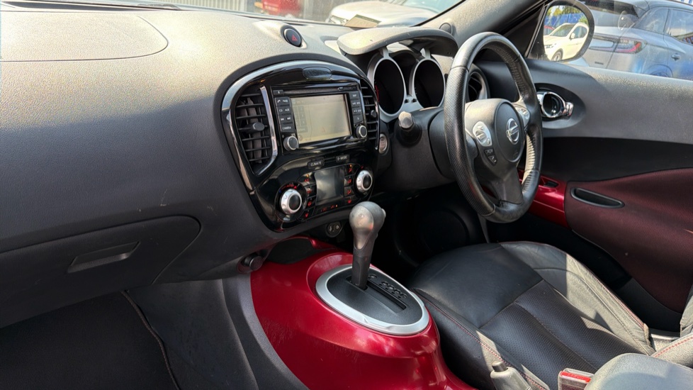 Nissan Juke 1.6 Tekna 5dr CVT Petrol Hatchback - Image 9