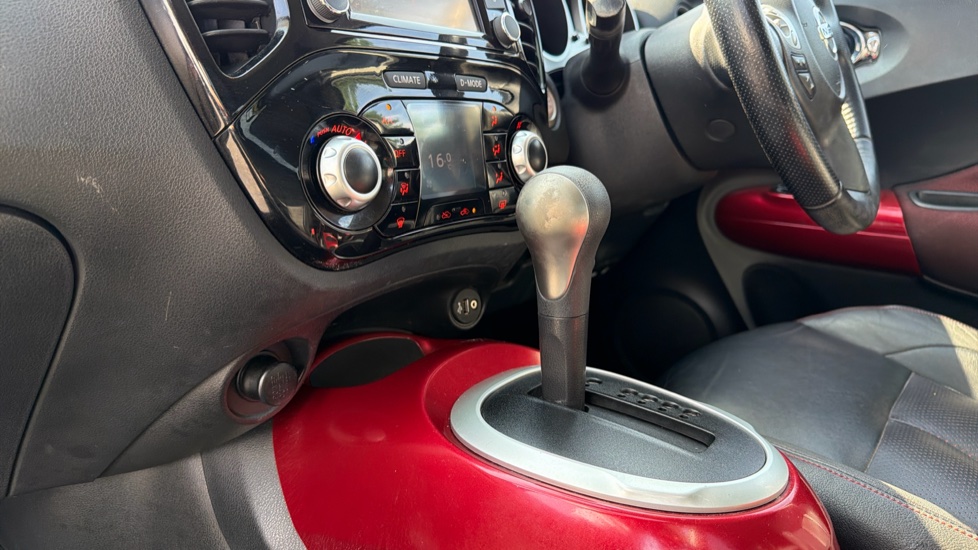 Nissan Juke 1.6 Tekna 5dr CVT Petrol Hatchback - Image 13