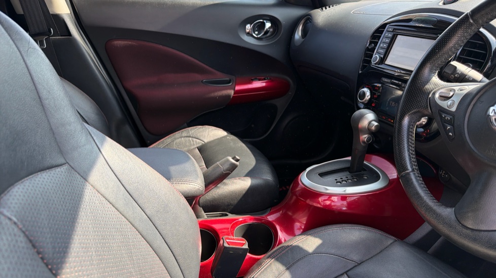 Nissan Juke 1.6 Tekna 5dr CVT Petrol Hatchback - Image 14