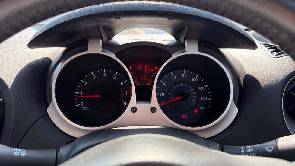 Nissan Juke 1.6 Tekna 5dr CVT Petrol Hatchback - Image 18
