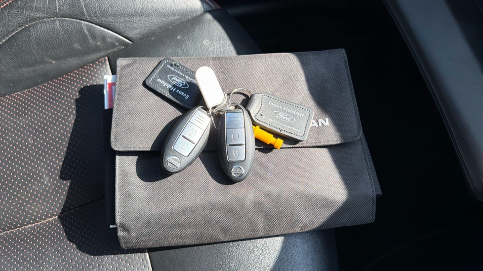 Nissan Juke 1.6 Tekna 5dr CVT Petrol Hatchback - Image 19