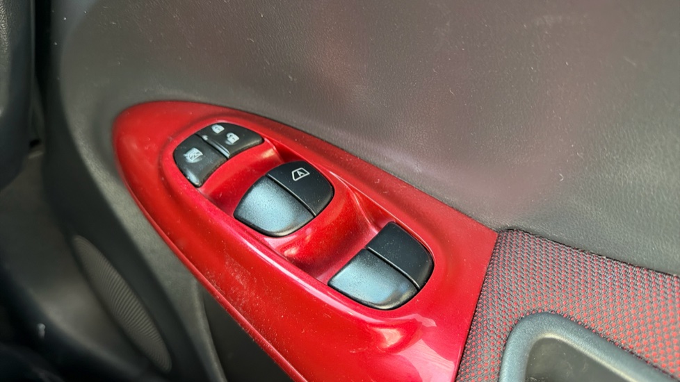Nissan Juke 1.6 Tekna 5dr CVT Petrol Hatchback - Image 21