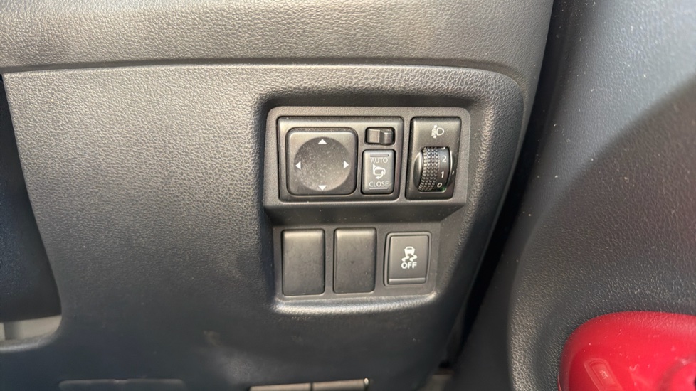 Nissan Juke 1.6 Tekna 5dr CVT Petrol Hatchback - Image 22