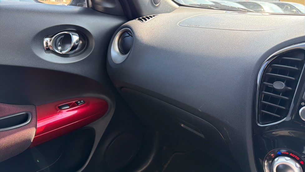 Nissan Juke 1.6 Tekna 5dr CVT Petrol Hatchback - Image 31