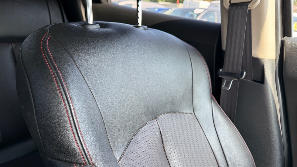 Nissan Juke 1.6 Tekna 5dr CVT Petrol Hatchback - Image 32