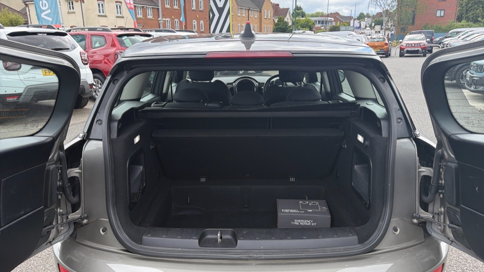 MINI Clubman 1.5 Cooper 6dr Petrol Estate - Image 4