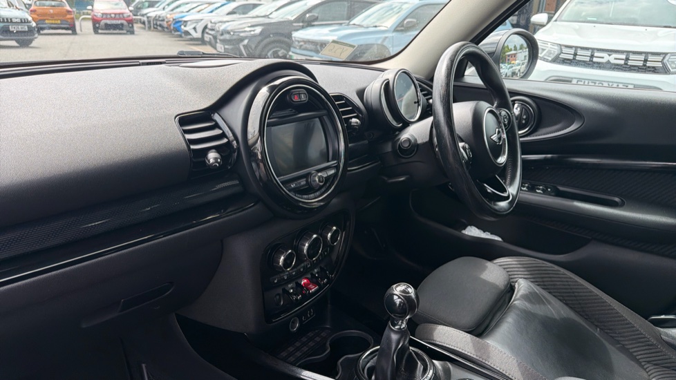 MINI Clubman 1.5 Cooper 6dr Petrol Estate - Image 9