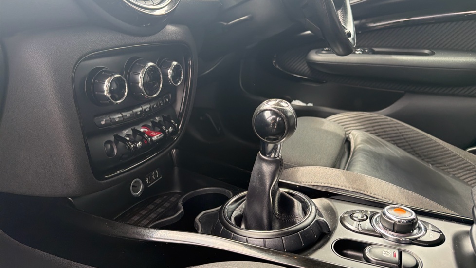 MINI Clubman 1.5 Cooper 6dr Petrol Estate - Image 13