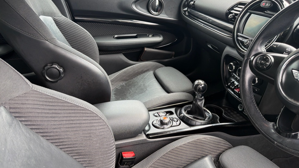 MINI Clubman 1.5 Cooper 6dr Petrol Estate - Image 14