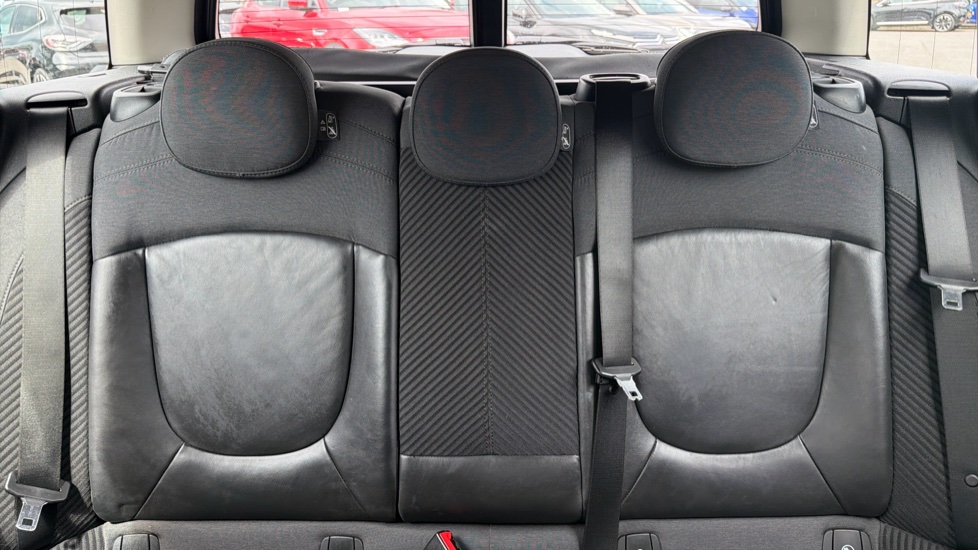 MINI Clubman 1.5 Cooper 6dr Petrol Estate - Image 15