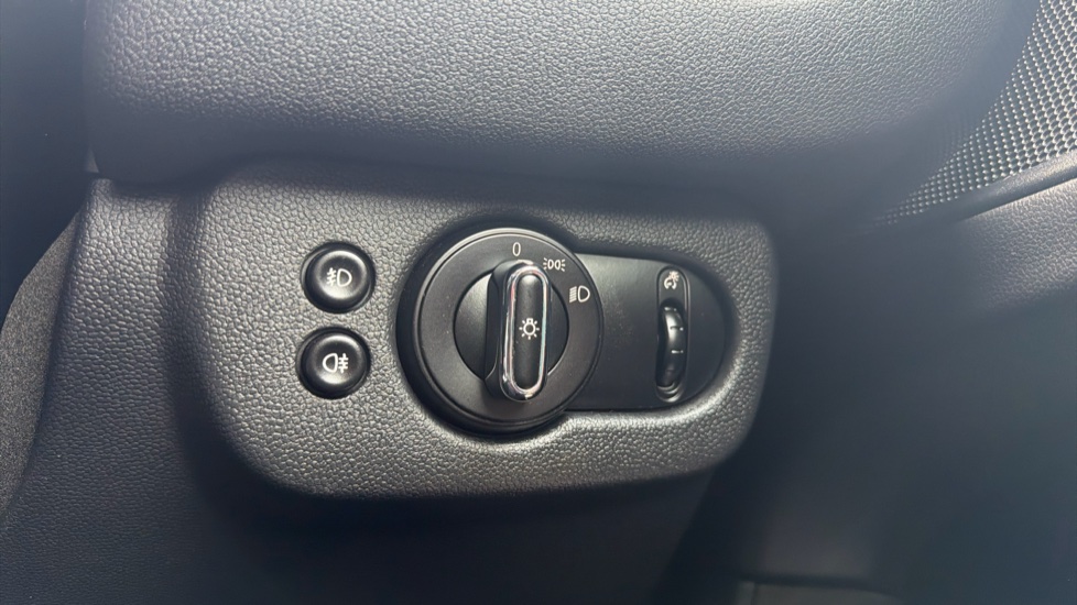 MINI Clubman 1.5 Cooper 6dr Petrol Estate - Image 23