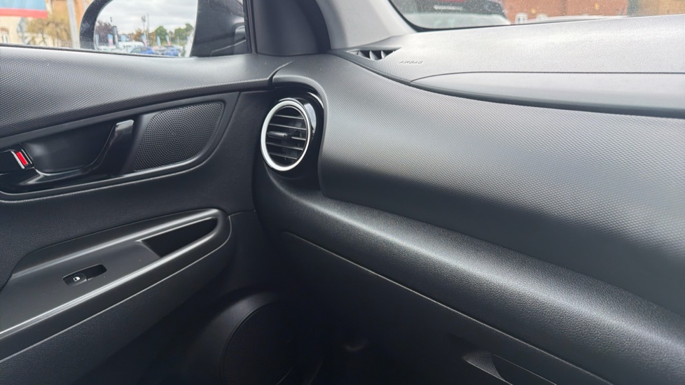 Hyundai KONA 1.6 GDi Hybrid Premium SE 5dr DCT Hybrid Hatchback - Image 32