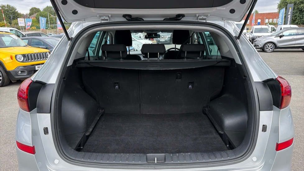 Hyundai TUCSON 1.6 GDi SE Nav 5dr 2WD Petrol Estate - Image 4