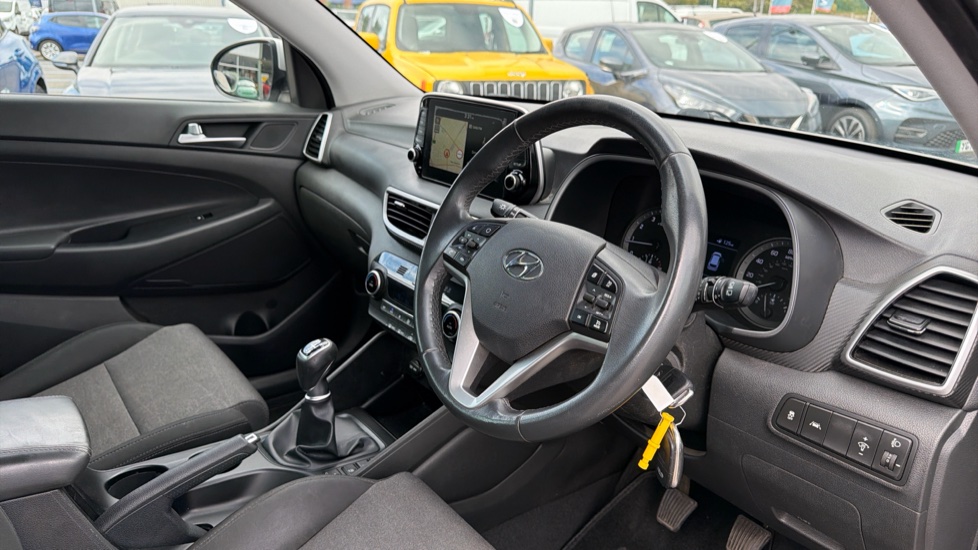 Hyundai TUCSON 1.6 GDi SE Nav 5dr 2WD Petrol Estate - Image 11