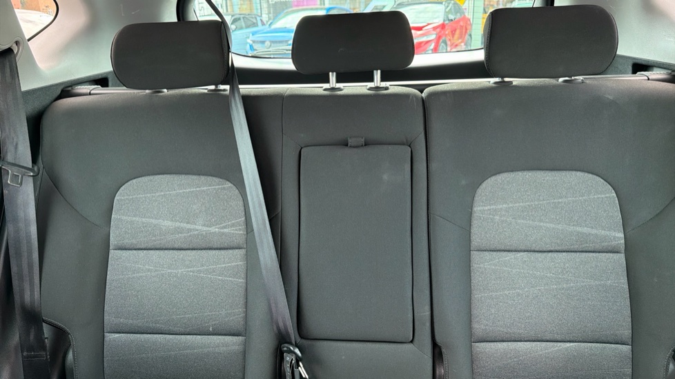 Hyundai TUCSON 1.6 GDi SE Nav 5dr 2WD Petrol Estate - Image 15