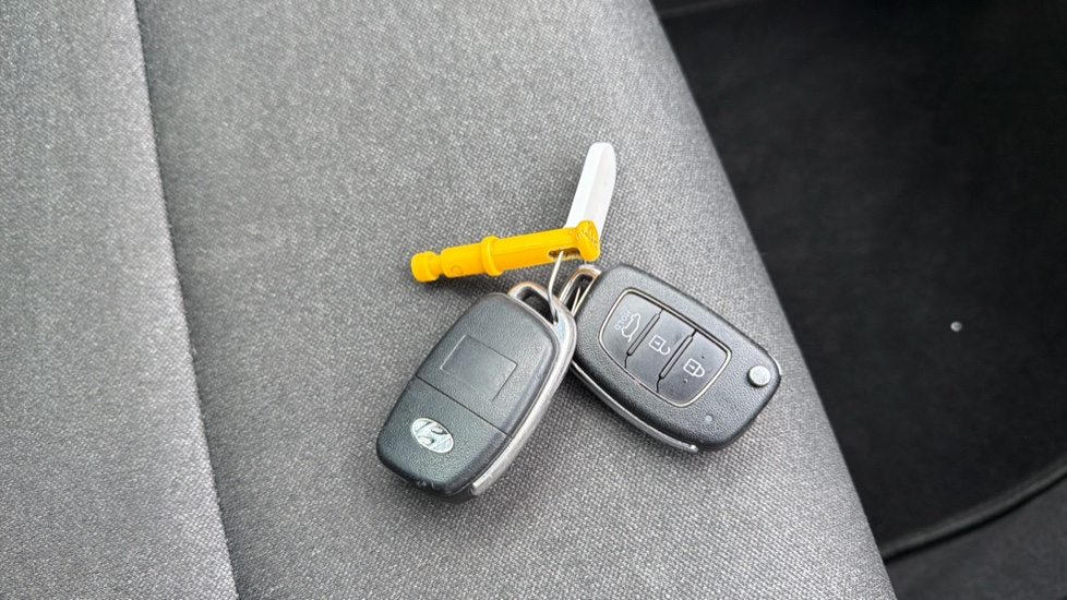 Hyundai TUCSON 1.6 GDi SE Nav 5dr 2WD Petrol Estate - Image 19