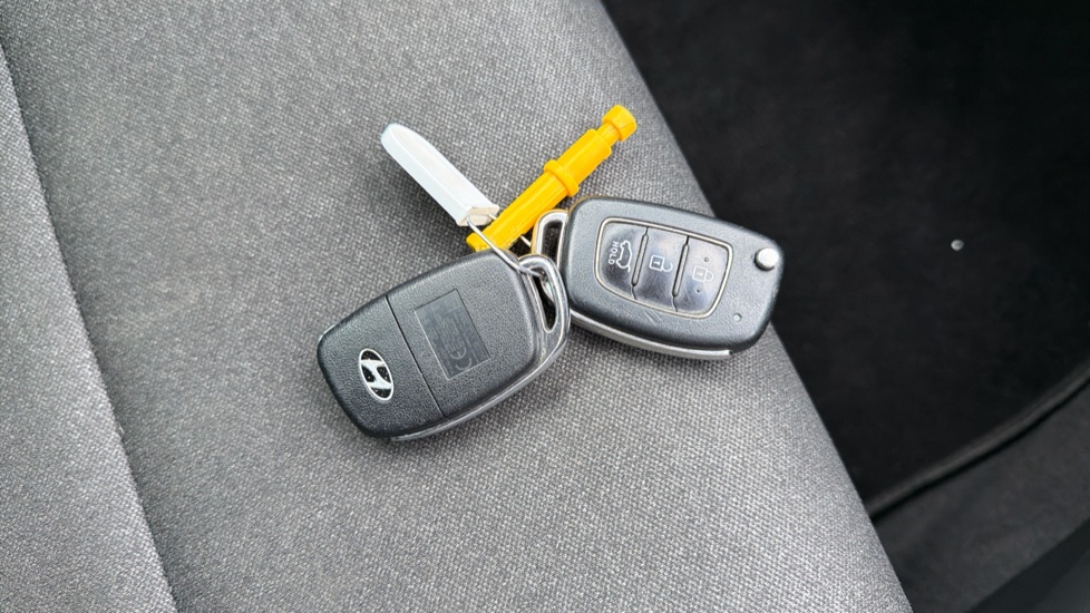 Hyundai TUCSON 1.6 GDi SE Nav 5dr 2WD Petrol Estate - Image 20
