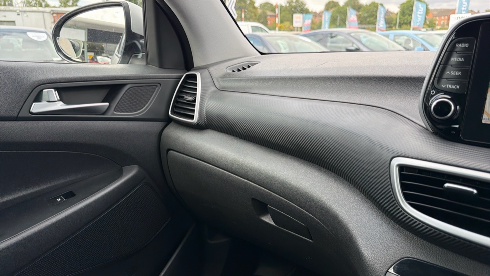 Hyundai TUCSON 1.6 GDi SE Nav 5dr 2WD Petrol Estate - Image 31