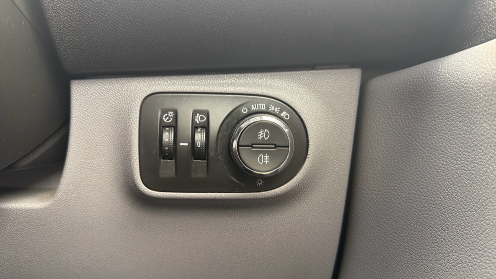 Vauxhall Corsa 1.2 SE 5dr Petrol Hatchback - Image 22