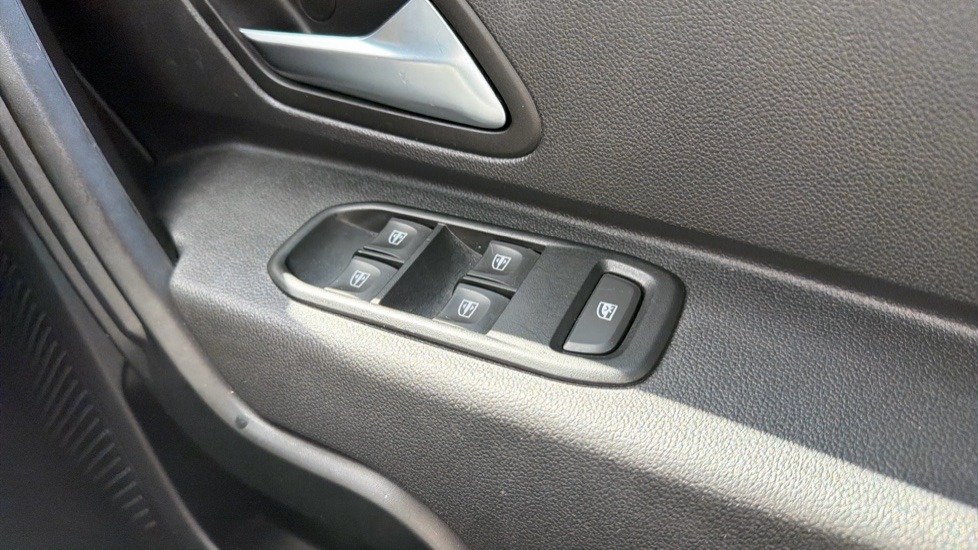 Dacia Duster 1.3 TCe 130 Comfort 5dr Petrol Estate - Image 21