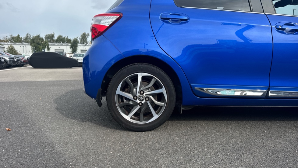 Toyota Yaris 1.5 Hybrid Excel 5dr CVT [Nav] Hybrid Hatchback - Image 7