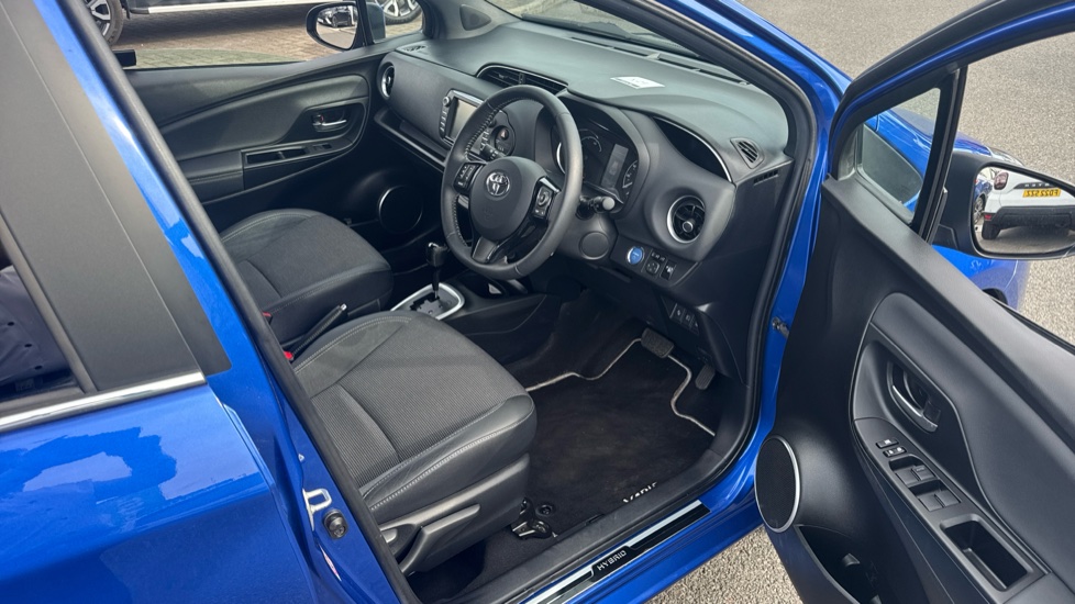 Toyota Yaris 1.5 Hybrid Excel 5dr CVT [Nav] Hybrid Hatchback - Image 11