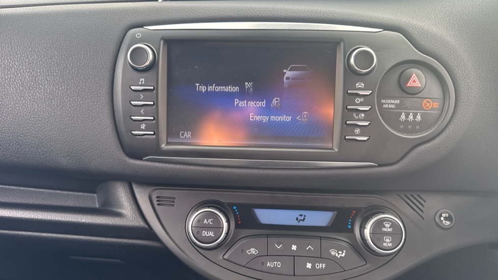 Toyota Yaris 1.5 Hybrid Excel 5dr CVT [Nav] Hybrid Hatchback - Image 12