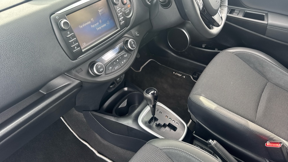 Toyota Yaris 1.5 Hybrid Excel 5dr CVT [Nav] Hybrid Hatchback - Image 13