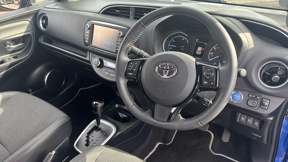 Toyota Yaris 1.5 Hybrid Excel 5dr CVT [Nav] Hybrid Hatchback - Image 14