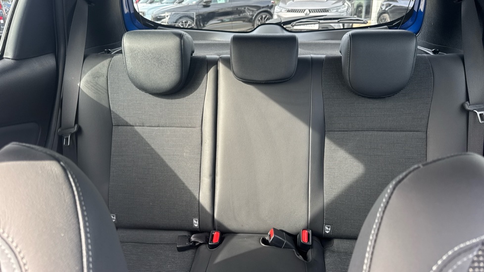 Toyota Yaris 1.5 Hybrid Excel 5dr CVT [Nav] Hybrid Hatchback - Image 15