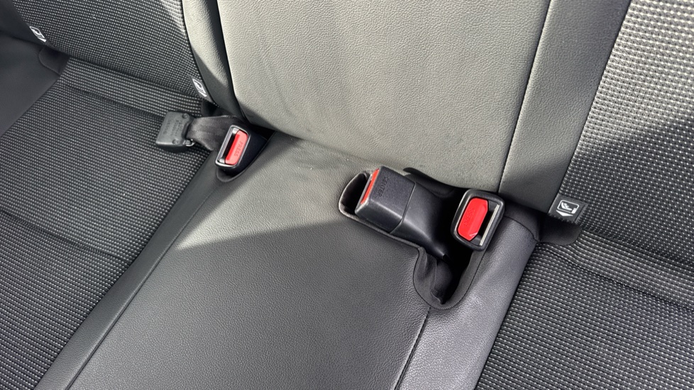 Toyota Yaris 1.5 Hybrid Excel 5dr CVT [Nav] Hybrid Hatchback - Image 17