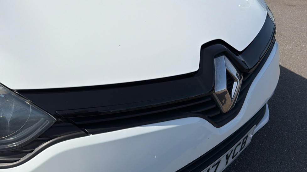 Renault Clio 1.2 16V Play 5dr Petrol Hatchback - Image 8