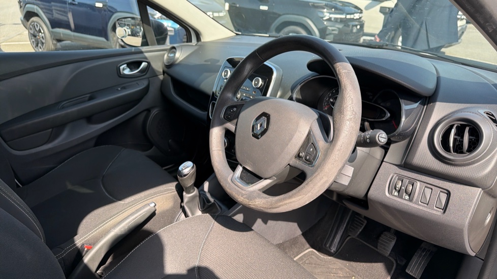 Renault Clio 1.2 16V Play 5dr Petrol Hatchback - Image 11