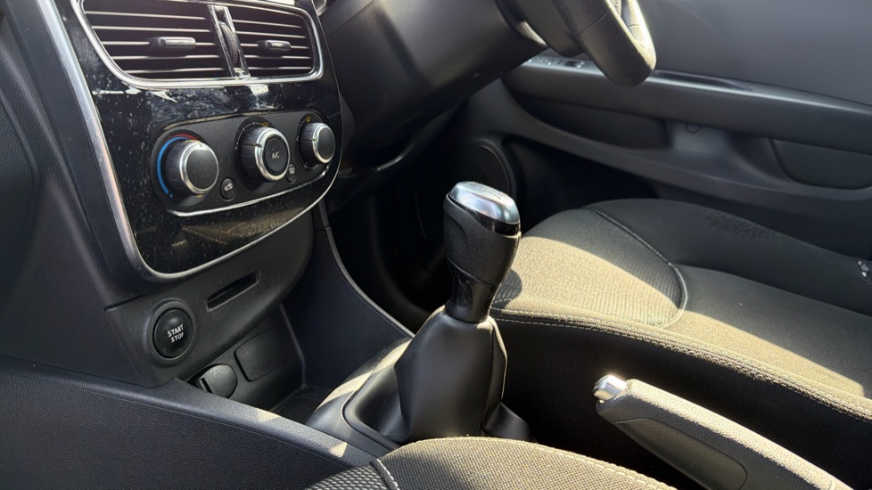 Renault Clio 1.2 16V Play 5dr Petrol Hatchback - Image 13