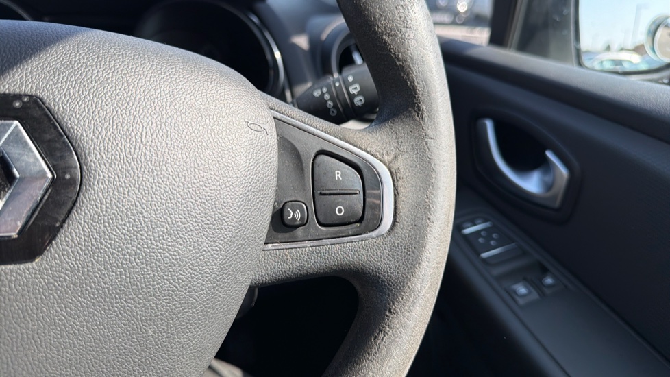 Renault Clio 1.2 16V Play 5dr Petrol Hatchback - Image 23