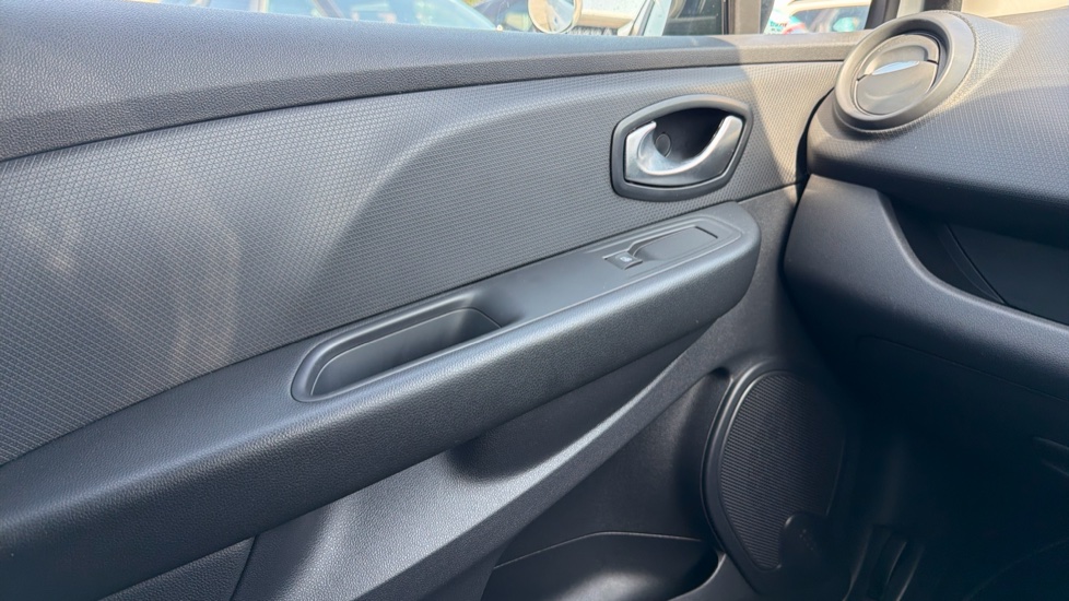 Renault Clio 1.2 16V Play 5dr Petrol Hatchback - Image 28