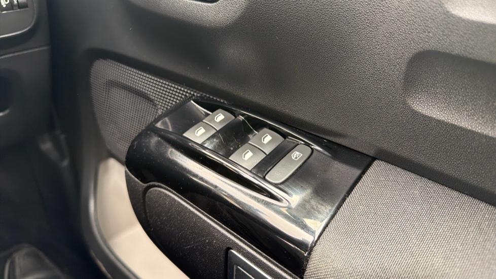 Citroen C3 1.2 PureTech 82 Feel 5dr Petrol Hatchback - Image 21
