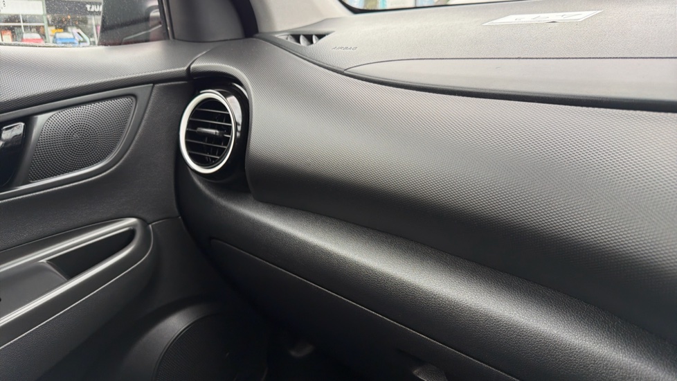 Hyundai KONA 1.6 GDi Hybrid Premium SE 5dr DCT Hybrid Hatchback - Image 33
