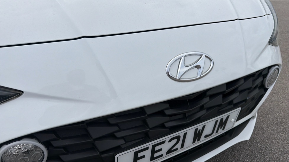 Hyundai i10 1.0 MPi SE Connect 5dr Petrol Hatchback - Image 8