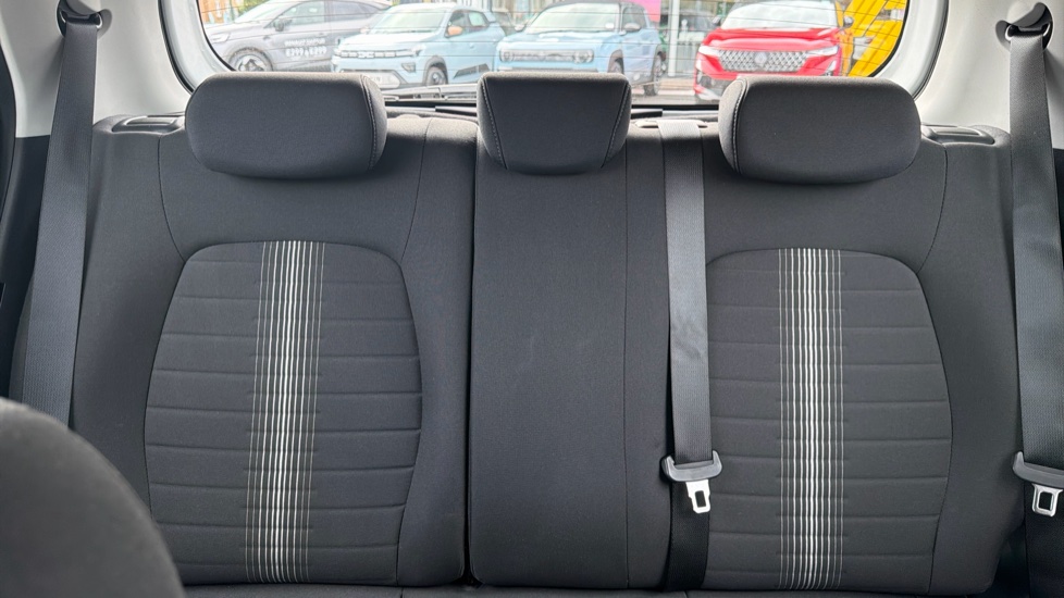 Hyundai i10 1.0 MPi SE Connect 5dr Petrol Hatchback - Image 15
