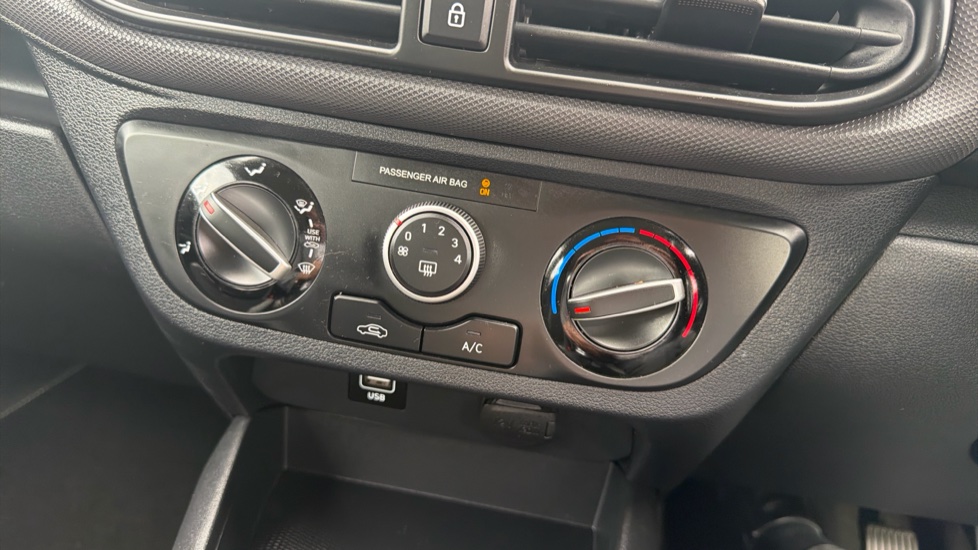Hyundai i10 1.0 MPi SE Connect 5dr Petrol Hatchback - Image 26