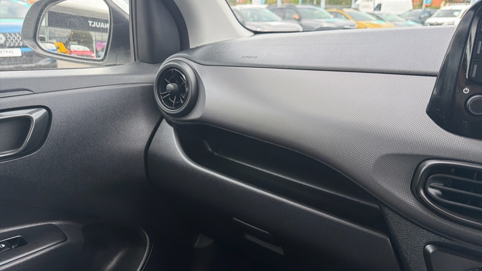 Hyundai i10 1.0 MPi SE Connect 5dr Petrol Hatchback - Image 29