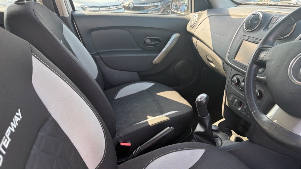 Dacia Sandero Stepway 0.9 TCe Laureate 5dr Petrol Hatchback - Image 14