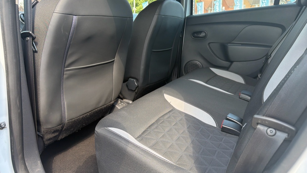 Dacia Sandero Stepway 0.9 TCe Laureate 5dr Petrol Hatchback - Image 16