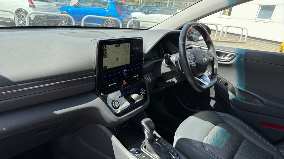 Hyundai IONIQ 1.6 GDi Hybrid Premium SE 5dr DCT Hybrid Hatchback - Image 9
