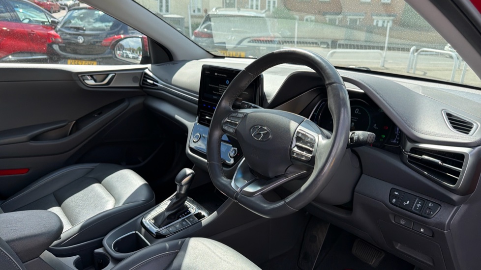 Hyundai IONIQ 1.6 GDi Hybrid Premium SE 5dr DCT Hybrid Hatchback - Image 11