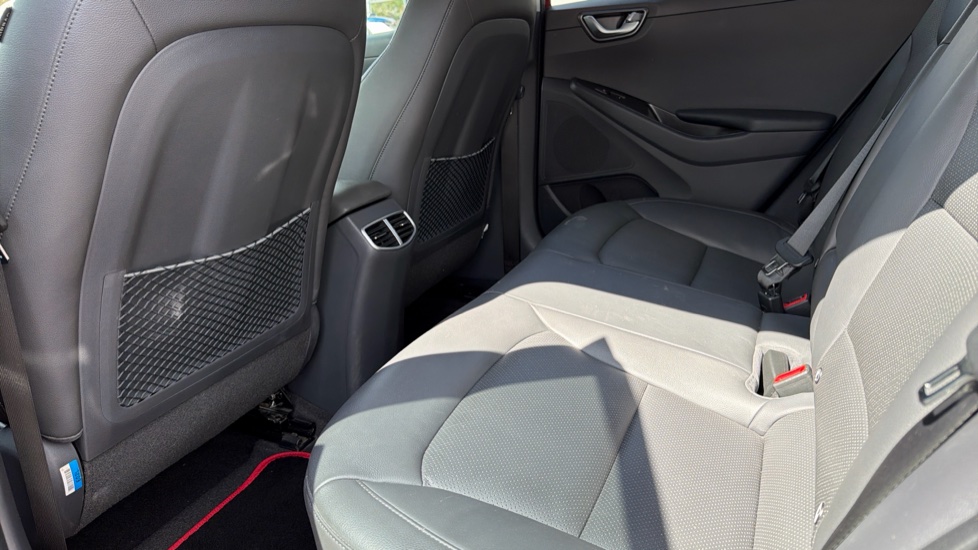 Hyundai IONIQ 1.6 GDi Hybrid Premium SE 5dr DCT Hybrid Hatchback - Image 16