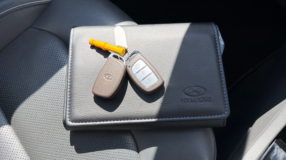 Hyundai IONIQ 1.6 GDi Hybrid Premium SE 5dr DCT Hybrid Hatchback - Image 19