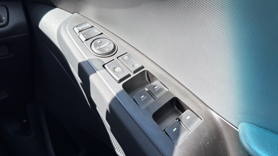 Hyundai IONIQ 1.6 GDi Hybrid Premium SE 5dr DCT Hybrid Hatchback - Image 21
