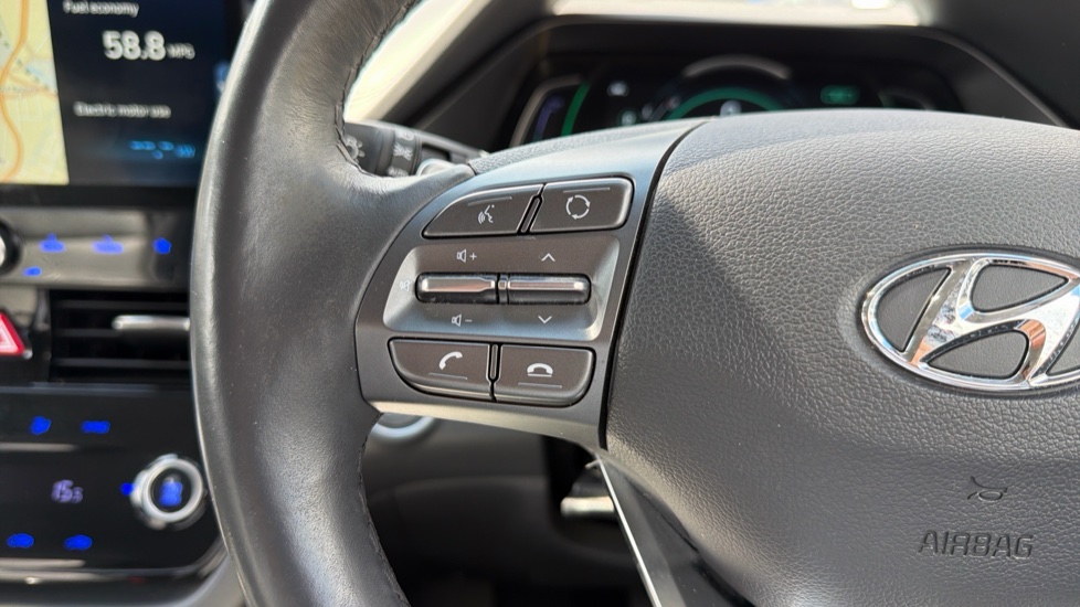 Hyundai IONIQ 1.6 GDi Hybrid Premium SE 5dr DCT Hybrid Hatchback - Image 24